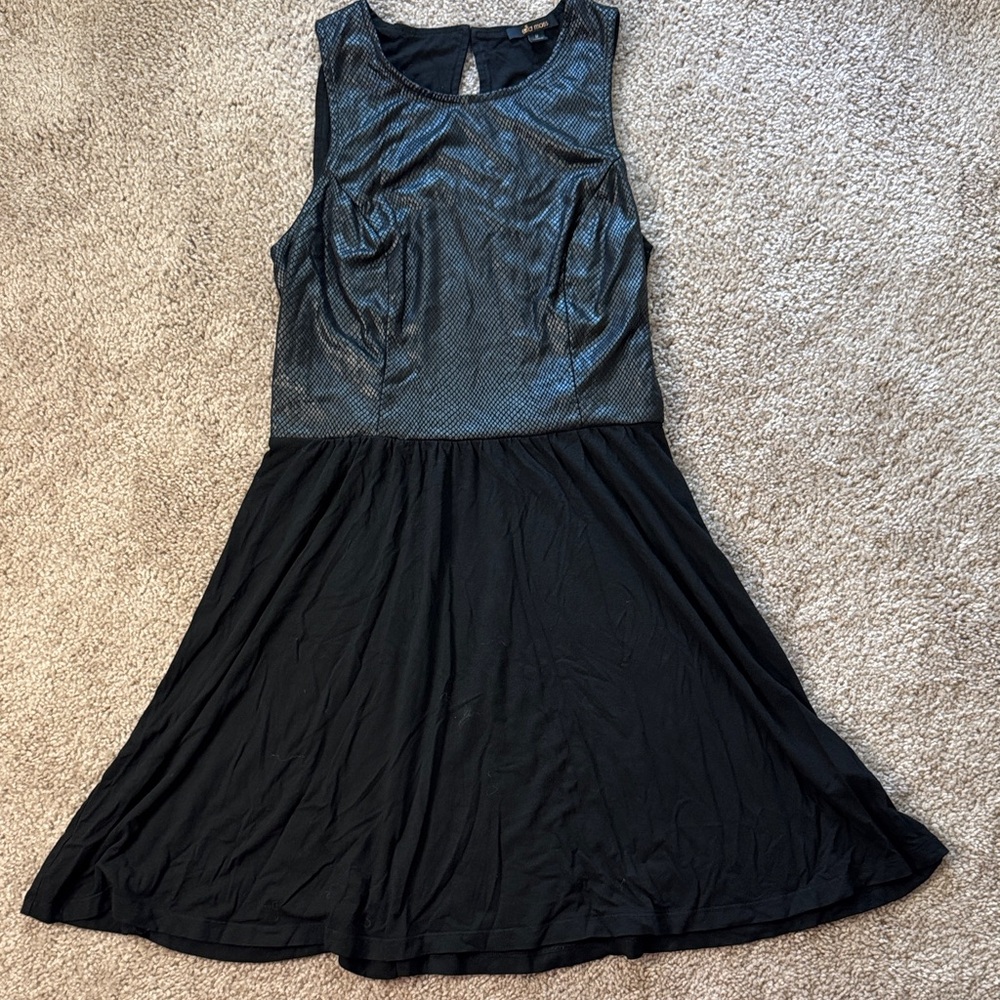 Ella Moss Black and Gray Textured Midi Dress